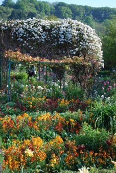 giverny-gardeners.jpg giverny-gardeners.jpg