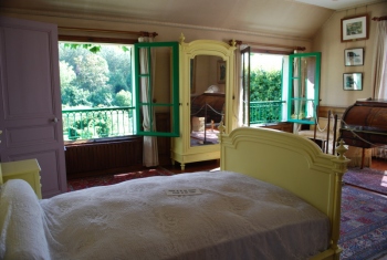 monets-bedroom.jpg